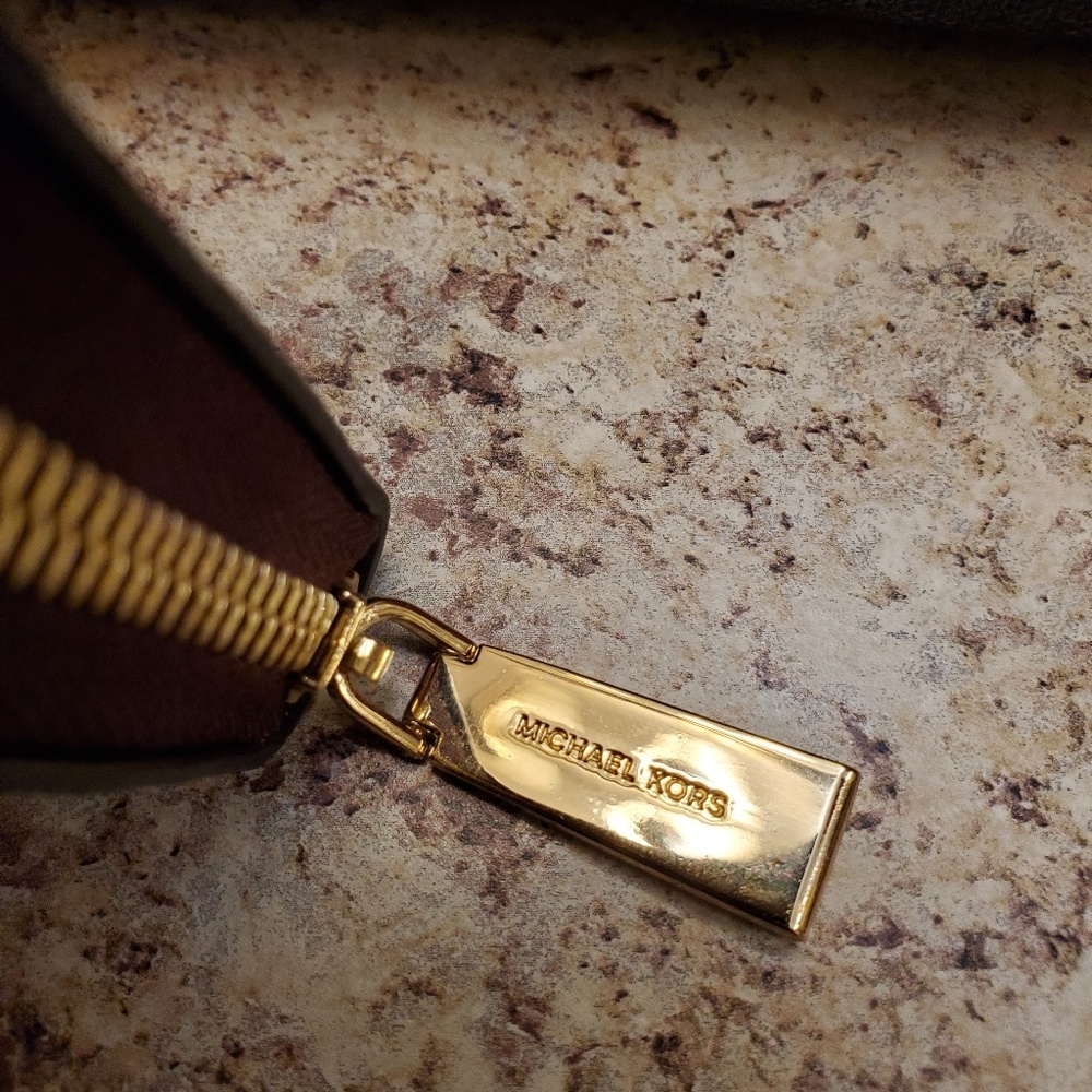 MK- Michael Kors (NEW) wallet - Picture 3 of 6
